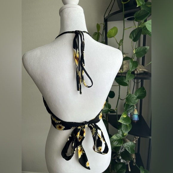 Forever 21 Floral Halter Neck Crop Top - Black and Yellow - Picture 3 of 5